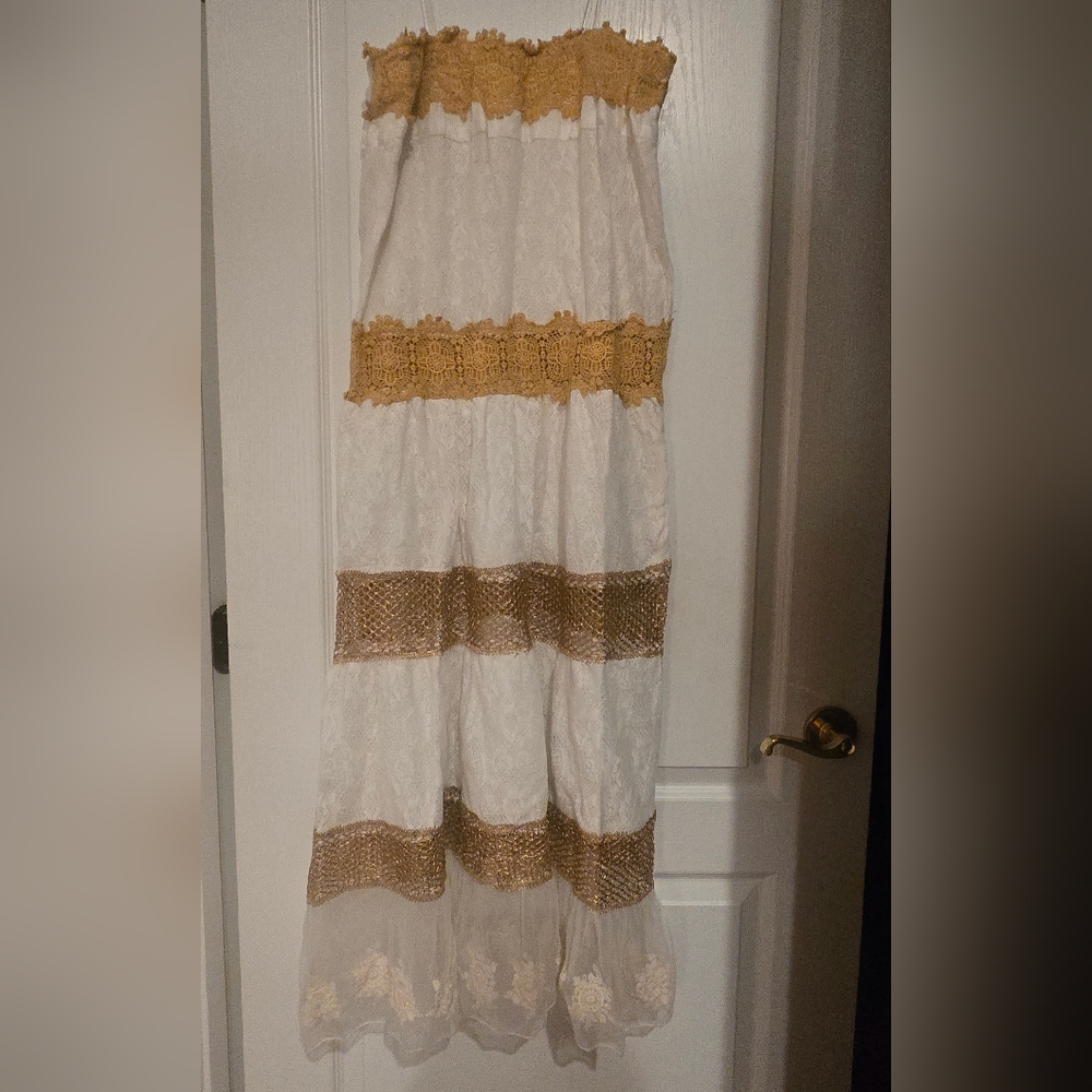 White and Gold Lace Curtain